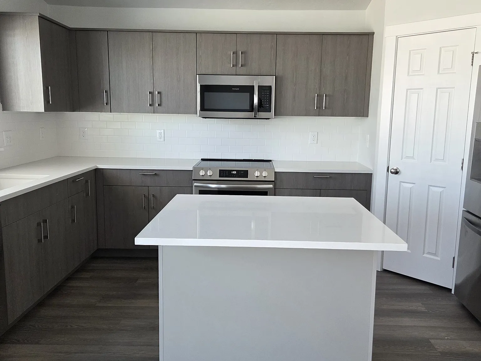 4 bed, 2025 sqft, $2,350 — Photo 4