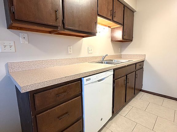2nd image of 1842 Knox St #32