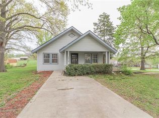 7512 Pleasant Valley Rd, Pleasant Valley, MO 64068