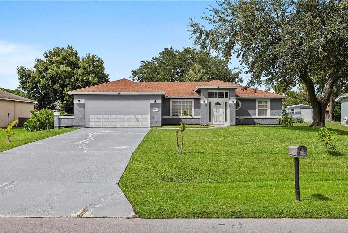 3 bed, 2.0 bath, 1358 sqft, $2,500 — Photo 2