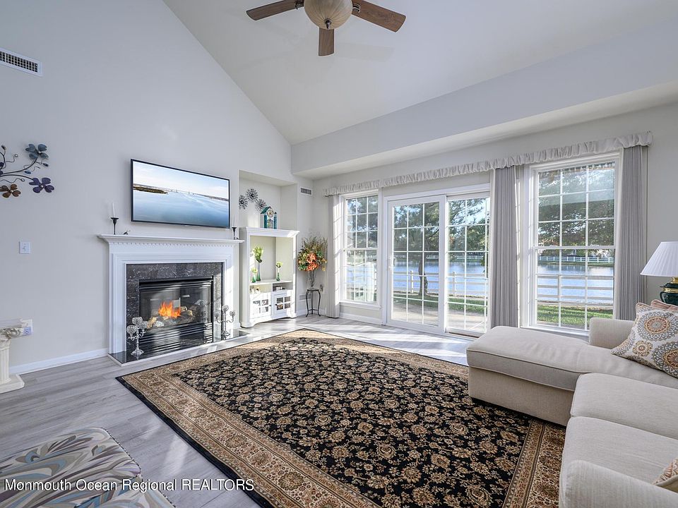 1st image of 33 Chalfont Lane