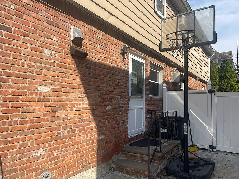 Woolley Ave — Photo 1