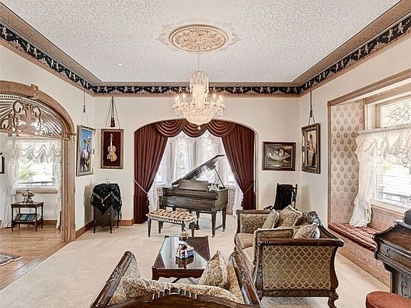 2nd image of 7067 Beverly Glen Ave