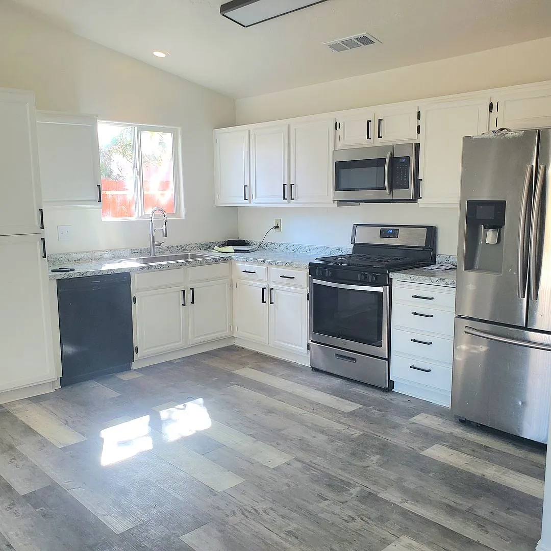 3 bedroom home — Photo 2