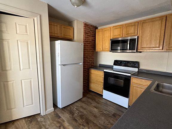 2nd image of 37 Courtland St #B