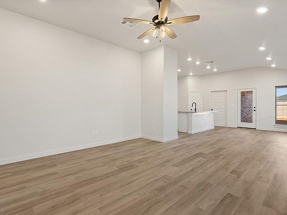 4th image of 2413 Aberdeen Ave
