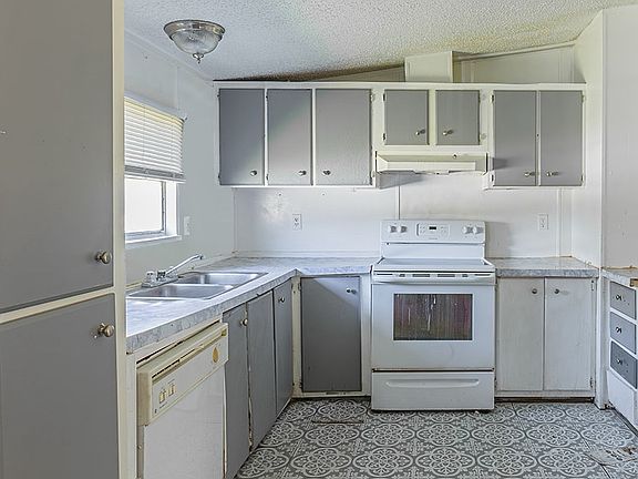 5th image of 410 N Amy Ln Trailer 6