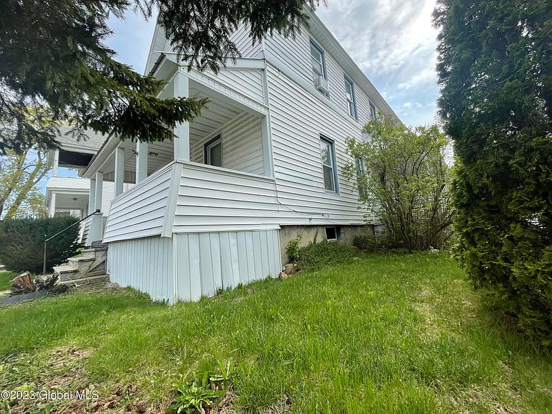 3rd image of 231 Locust Avenue