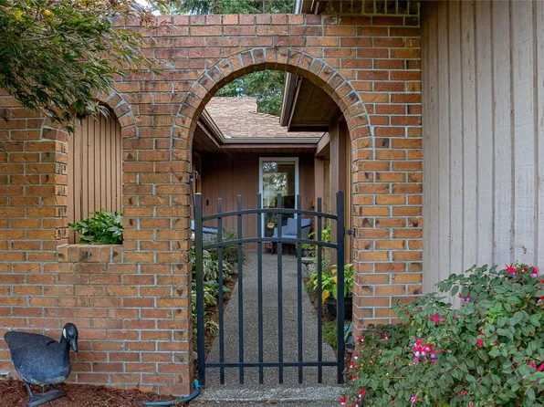4413 Strom Ness Pl, Saanich, BC V8Z 6S7