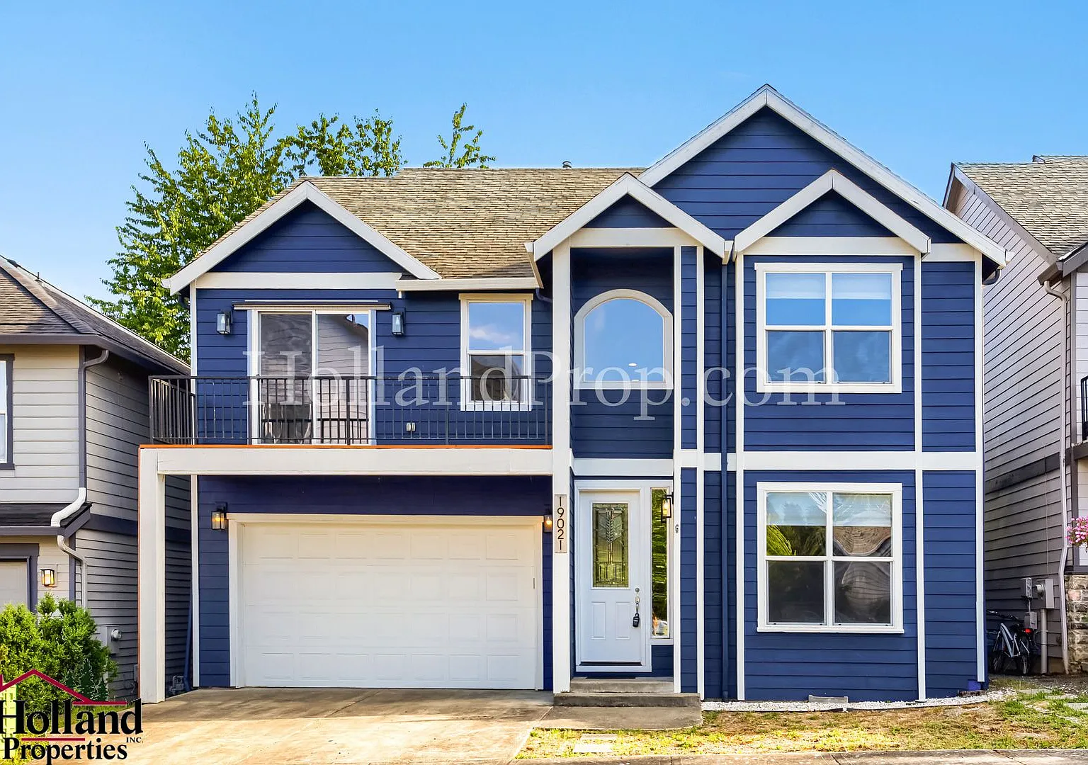 Modern Comfort Meets Prime Beaverton Living! ** New Price $2,995 And Reduced Security Deposit ** — Photo 1