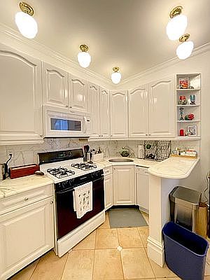 3rd image of 151 W 76th St APT 3D