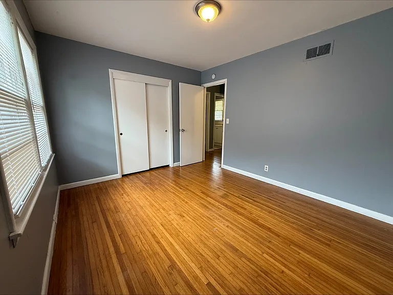 4511 E 45th St — Photo 11