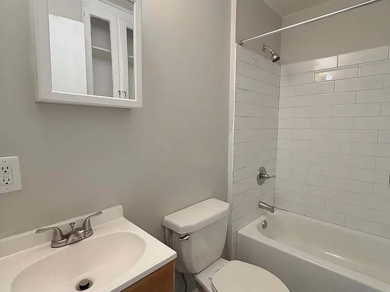 644 Gunn St — Photo 15