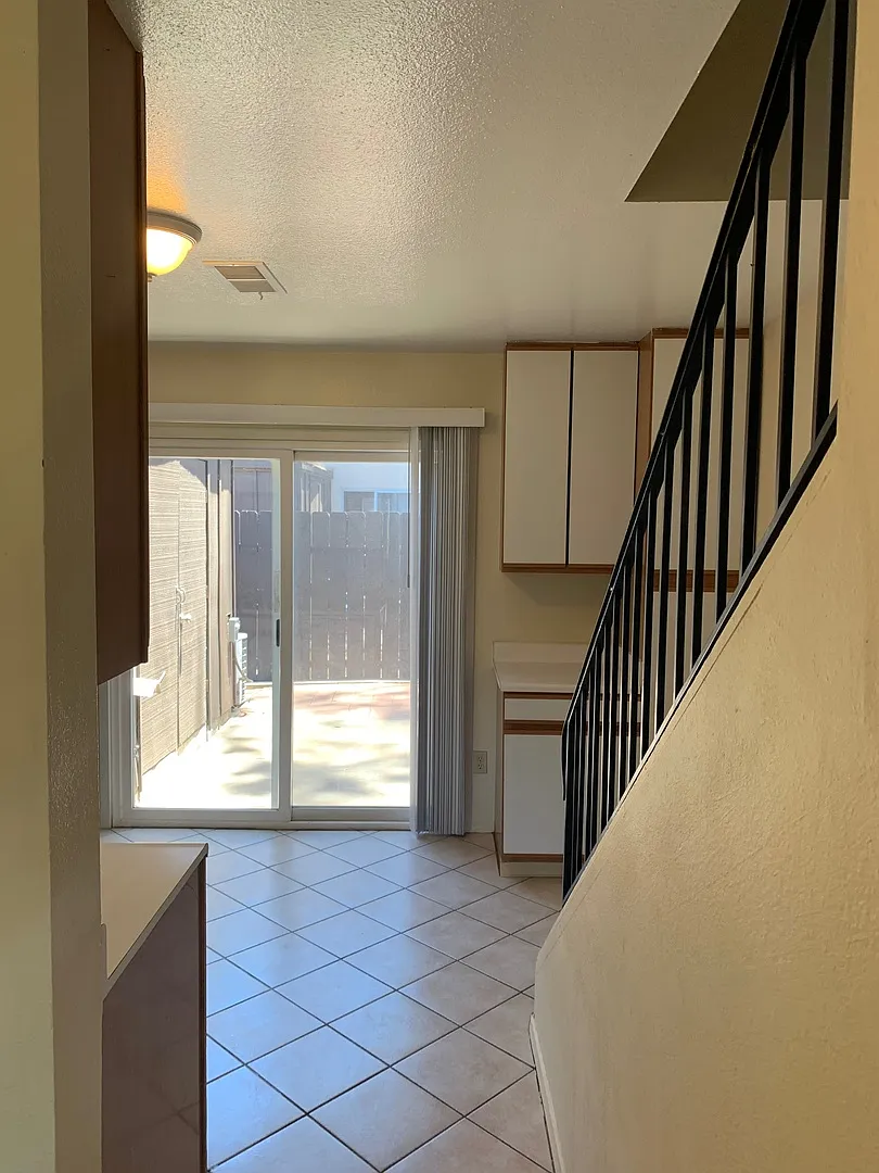 Cozy 2 Bed 1 Bath Home For Rent — Photo 1