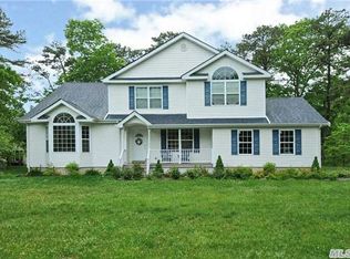 54 Shaw Ave, Bellport, NY 11713
