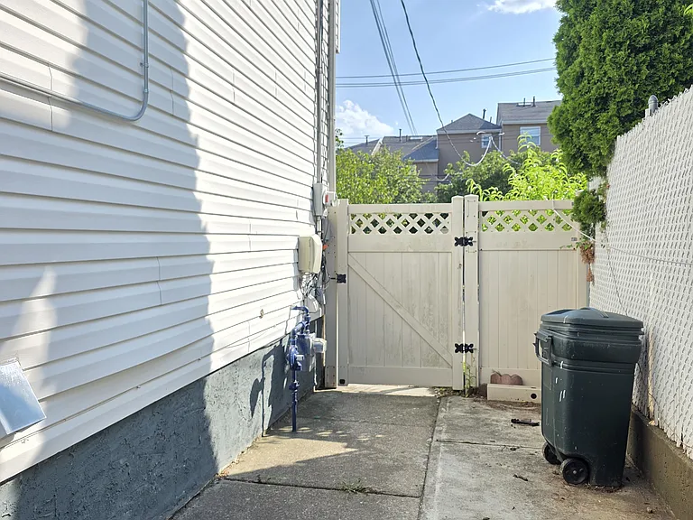 Osgood Ave — Photo 4