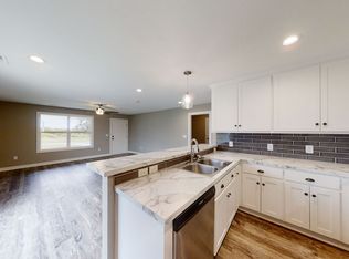 11867 Ridgeway Dr, Saint Joseph, MO 64505