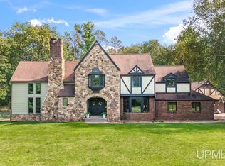 1307 S Hemlock St, Iron Mountain, MI 49801