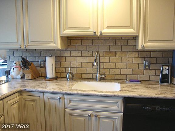 3rd image of 202 Burkwood Ct #3D