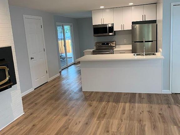 2nd image of 935 165th Ave SE