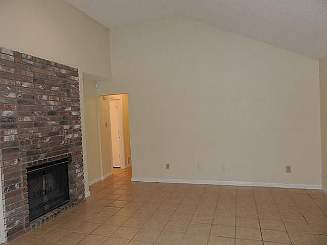 1st image of 219 Lone Pine Ct