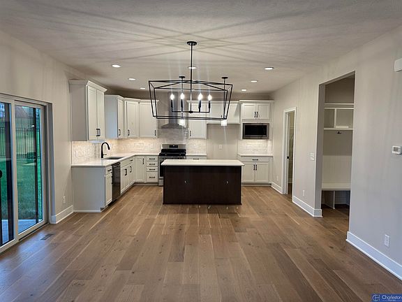 4th image of 17001 Daniel St