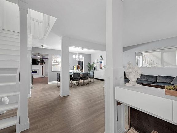 4th image of 220 Bridgewater Drive