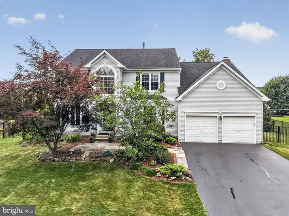 14 Stonehedge Dr, East Windsor, NJ 08520