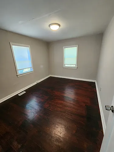 122 Moffatt Ave Photo 1