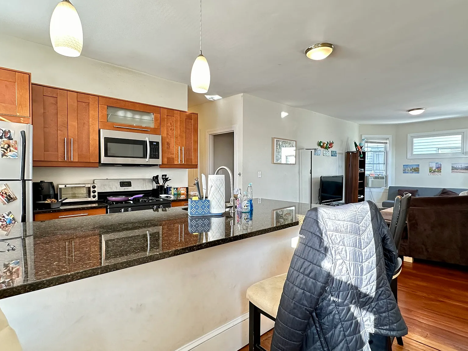 5 bed, 2040 sqft, $7,700 — Photo 1