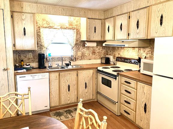 5th image of 2820 Bay Oaks Dr
