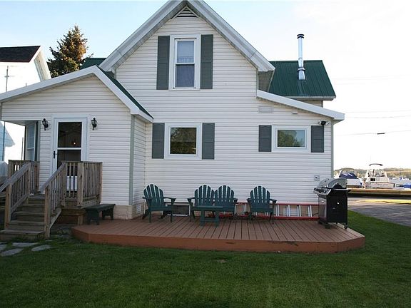 4th image of 523 Theresa St