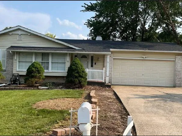 9 Maple Dr, Warrenton, MO 63383