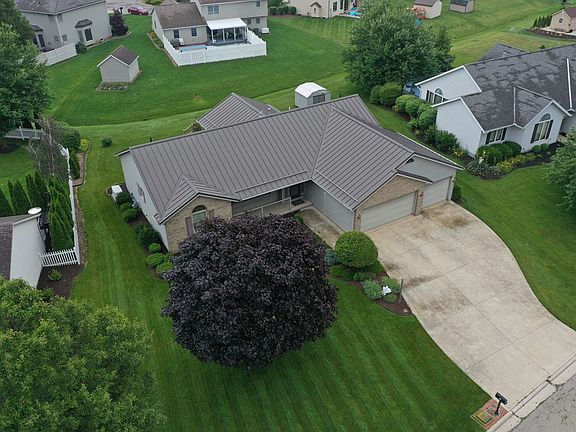 3rd image of 83 Renfrew Dr
