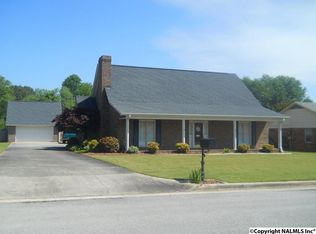2214 Inverness Ln SW, Decatur, AL 35603