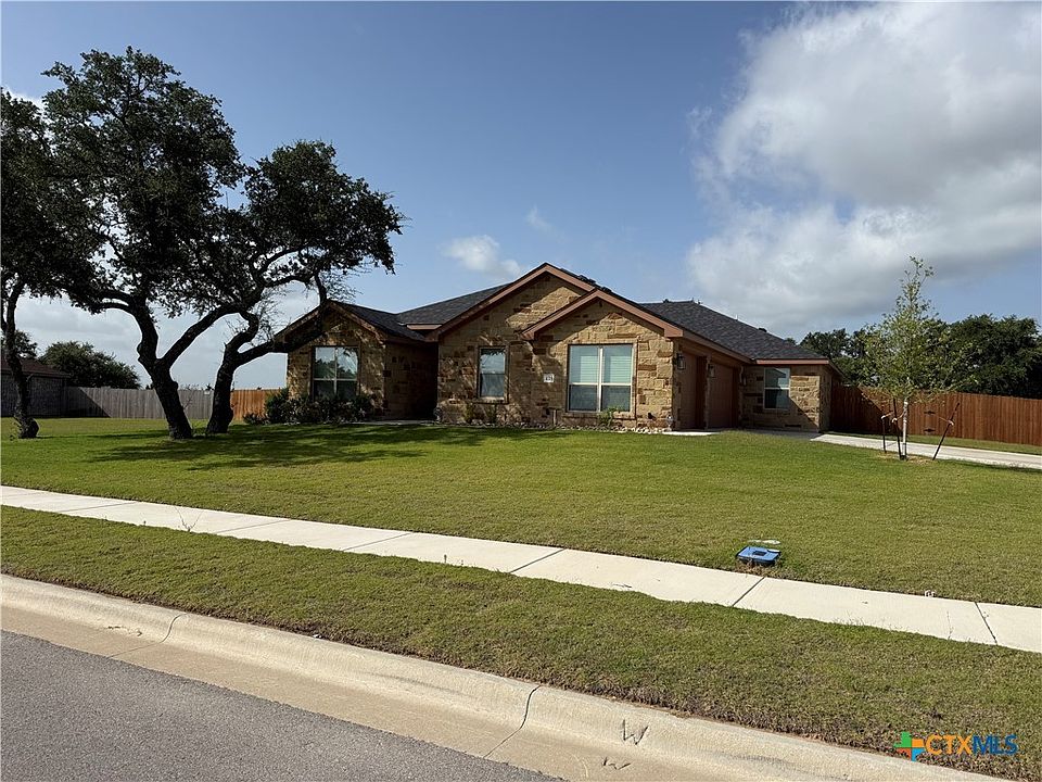 1st image of 425 Ridge Crest Dr