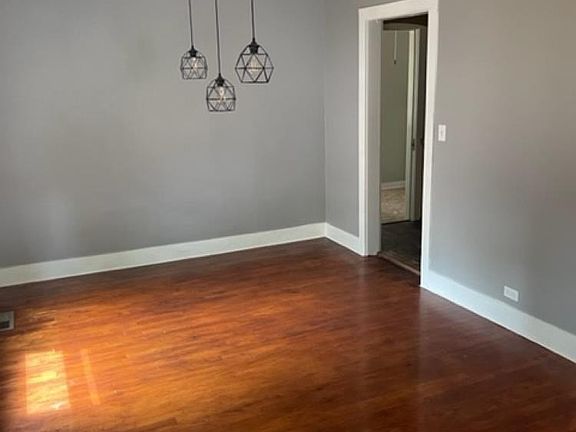 5th image of 271 E Pine St