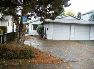 416 W Arlington St, Gladstone, OR 97027
