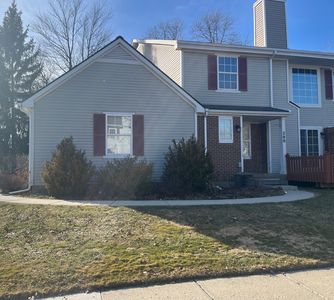 200 Barrington Cir, Lake Orion, MI, 48360