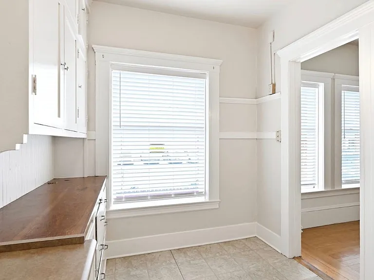 The Townsend Apartments, located at 1029 Oak Street, is a beautiful four-story, historic brick bu... — Photo 11