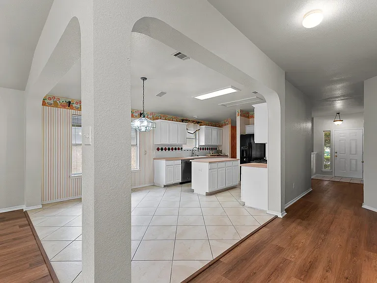 3904 Cadoz Ct — Photo 5