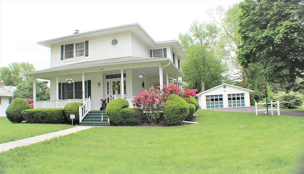 1007 Maple Ave photo 1