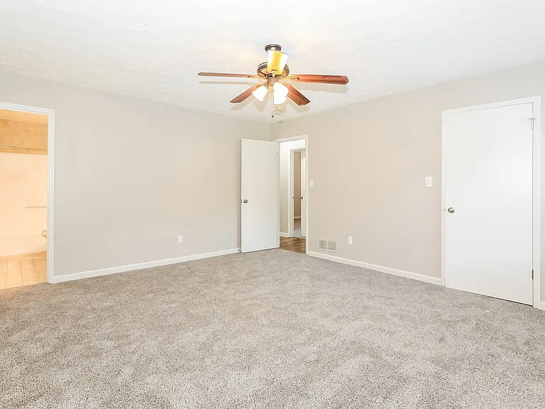 3872 Cloudland Dr — Photo 8