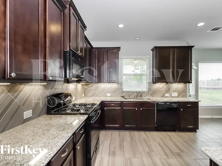 10107 Stone Briar Dr — Photo 8