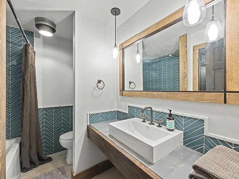 2350 Linden Dr — Photo 36