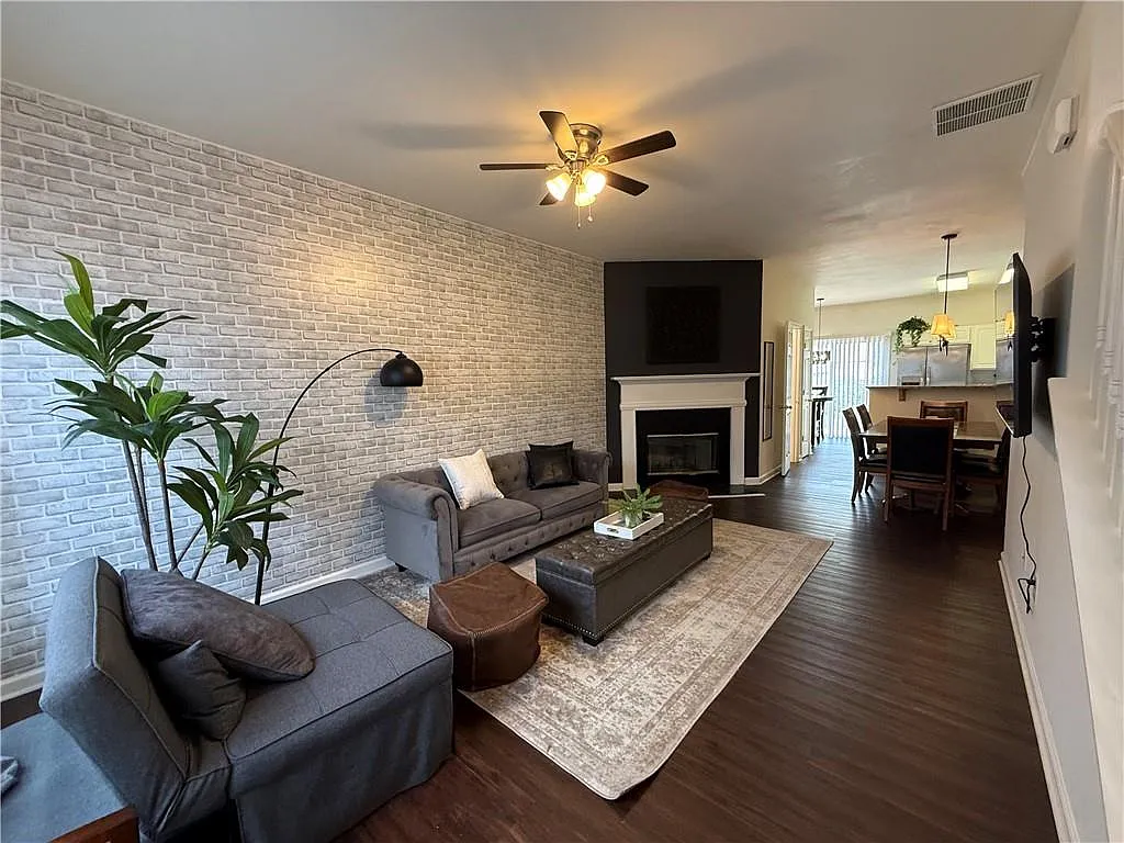 2 bed, 2.5 bath, 1228 sqft, $2,350 — Photo 2
