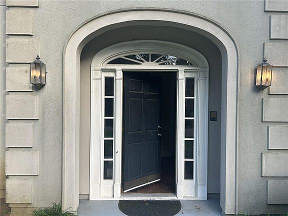 3rd image of 3476 Sheridan Chase SE
