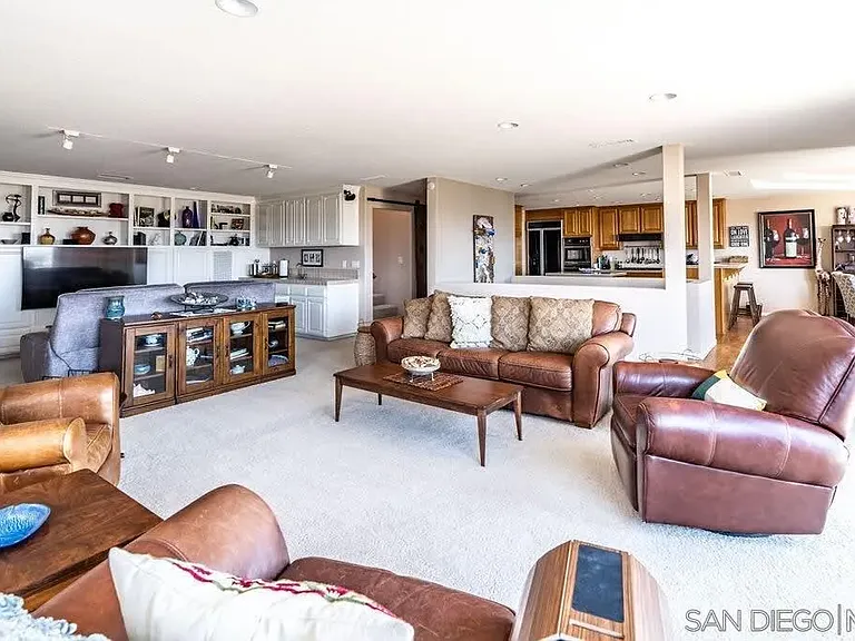 2110 Locust St — Photo 33