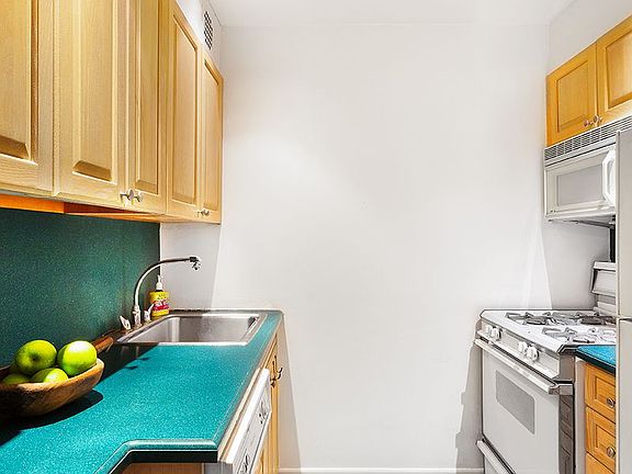 5th image of 250 W 27th St APT 5F