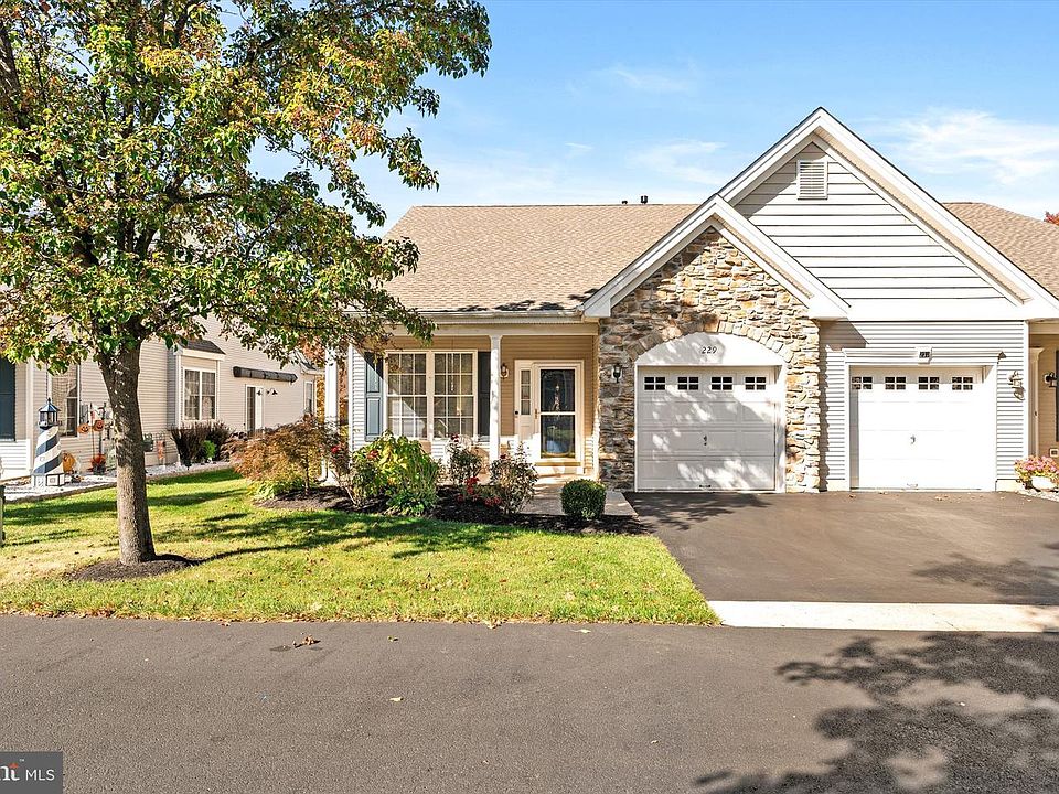 1st image of 229 Meadowlark Dr